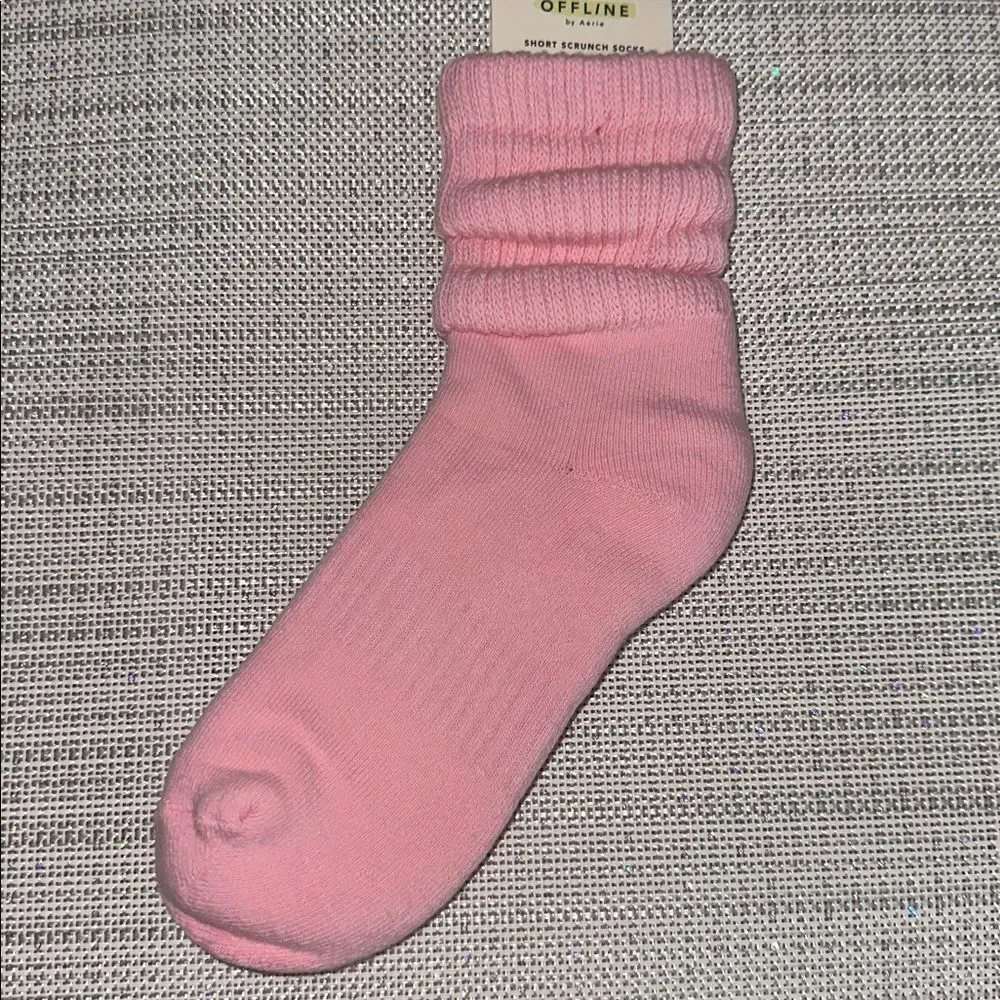 OFFLINE Club Pink Short Scrunch Tab Logo Cotton Socks